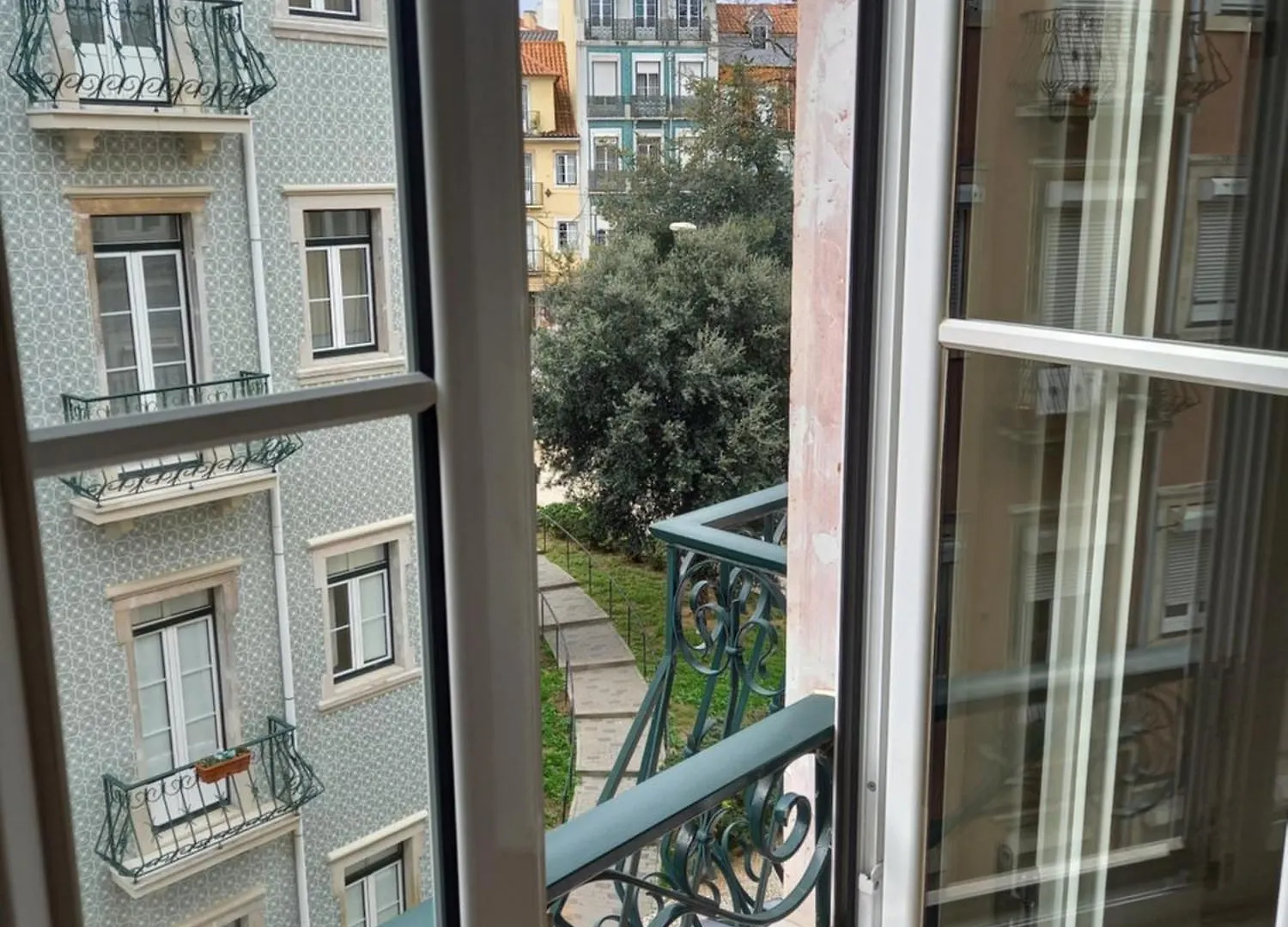 Homestay Charme Et Confort Au Coeur De Graca Lisbon